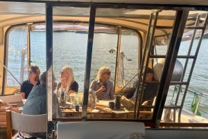 Berlin: Boat tour with cheese fondue