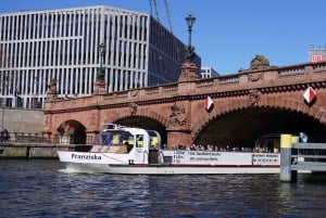 Berlín: Tour en barco con guía turístico