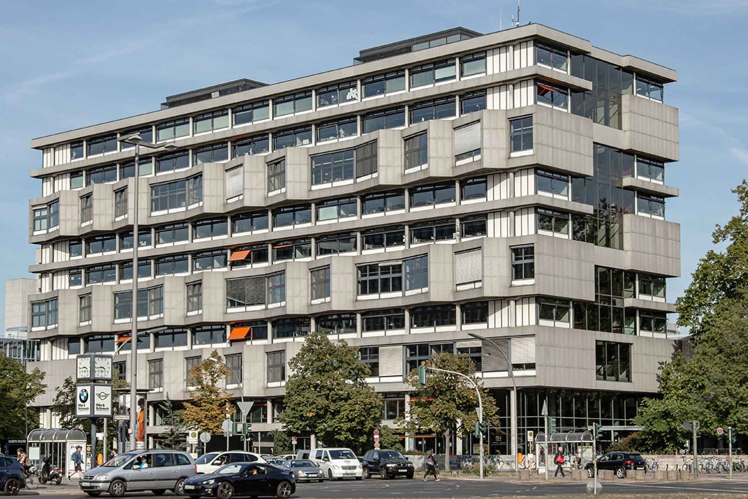 Berlim: Tour de Arquitetura Brutalista com Visitas Internas