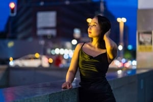 Berlin bei Nacht: Privates Fotoshooting im beleuchteten Stadtbild
