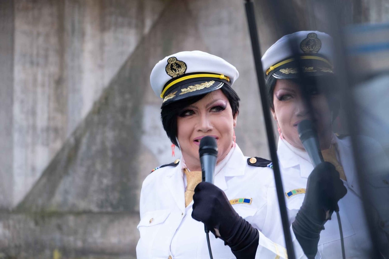 Berlin: Christmas cruise on the Spree with drag queen Audrey.