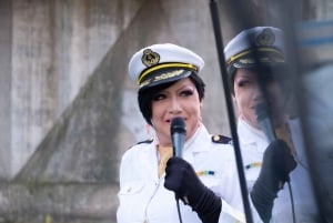 Berlin: Christmas cruise on the Spree with drag queen Audrey.