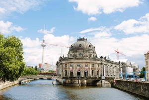 Berlin City Bike Tour with Beer Garden Stop