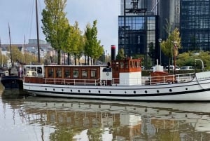 Berlin: Historic Boat Sightseeing City Center Tour