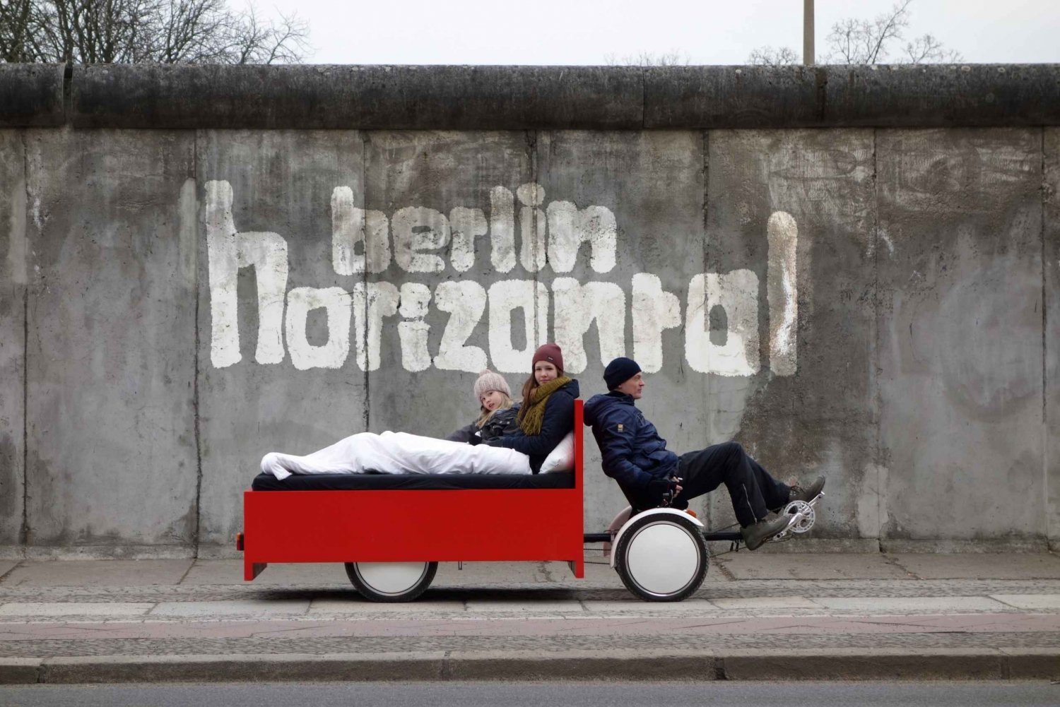 Berlín: City Sightseeing Tour en una BedBike única