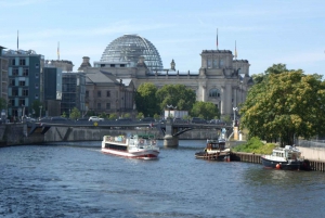 Berlin: Bootstour - Sightseeing Brückenfahrt auf der Spree