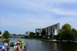 Berlin: Bootstour - Sightseeing Brückenfahrt auf der Spree