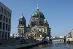 Berlin: Bootstour - Sightseeing Brückenfahrt auf der Spree