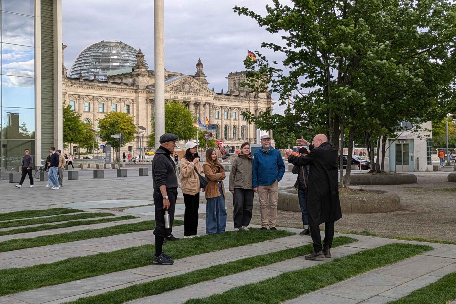 Berliinin hallintokorttelin ja demokratian paikkojen kävelyretki