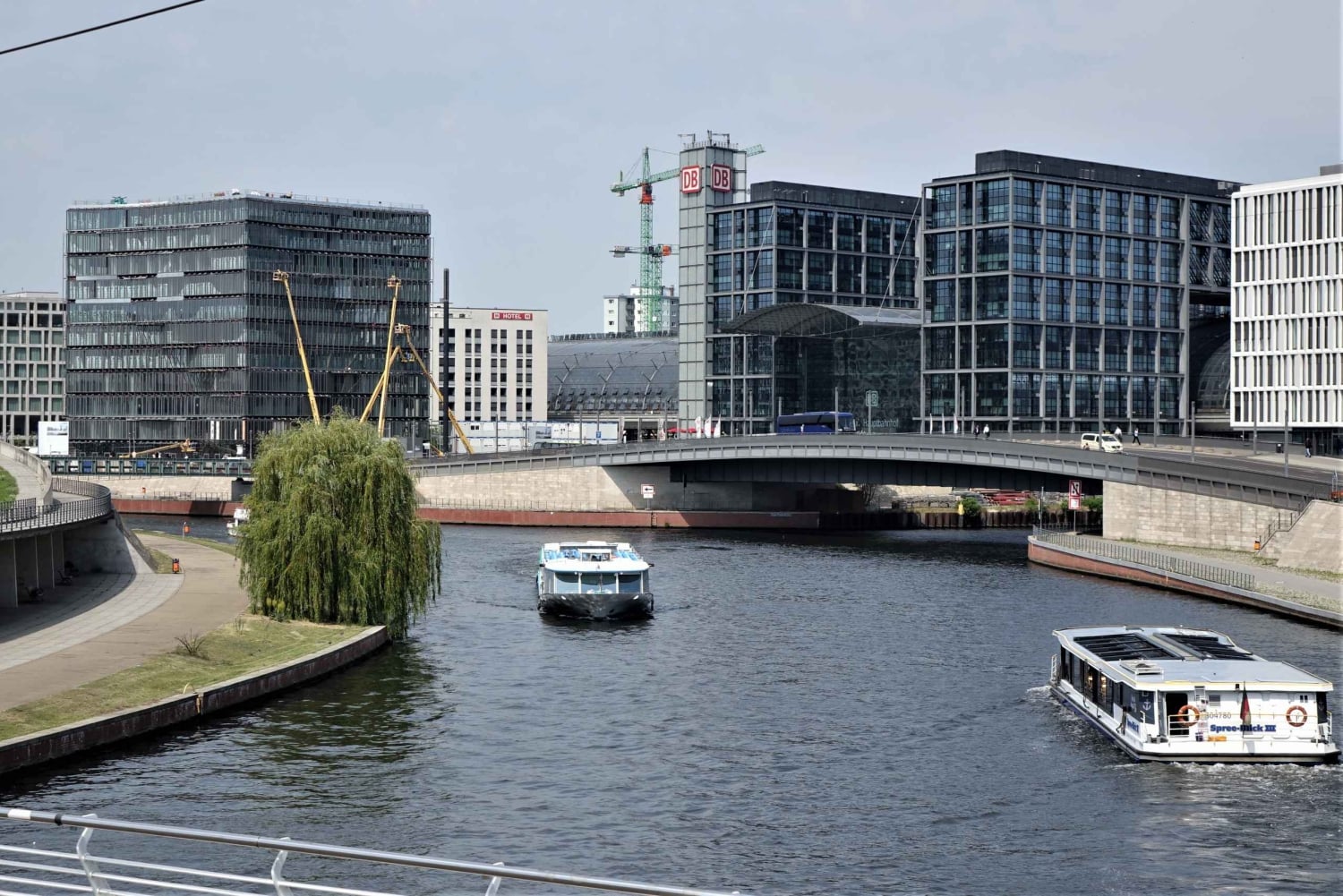 Berlin Combo Package: City Tour & Spree Boat Tour