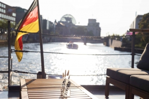 Berlin: Cozy Winter Spree Sightseeing Tour with Mulled Wine
