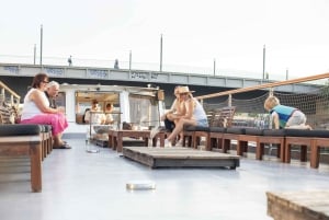Berlin: Cozy Winter Spree Sightseeing Tour with Mulled Wine
