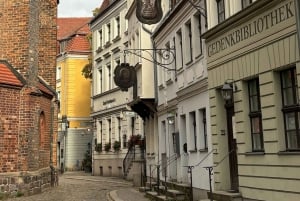Berlin: Nikolaiviertel Christmas History Walking Tour