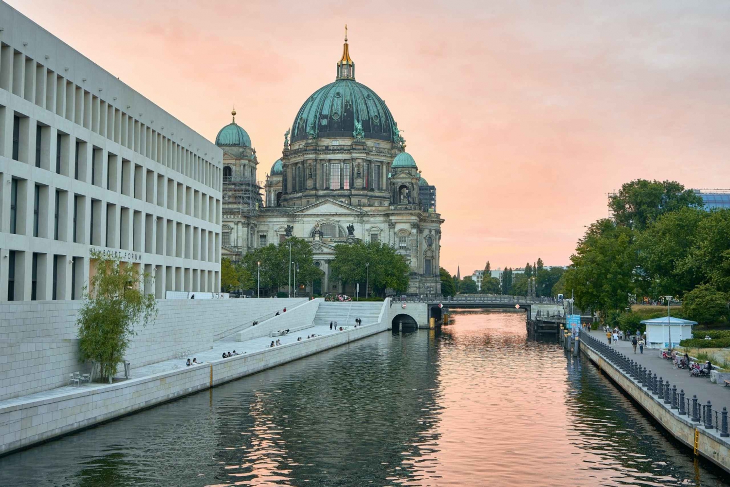 Berlin: Discover 'Unter den Linden' incl. Brandenburg Gate