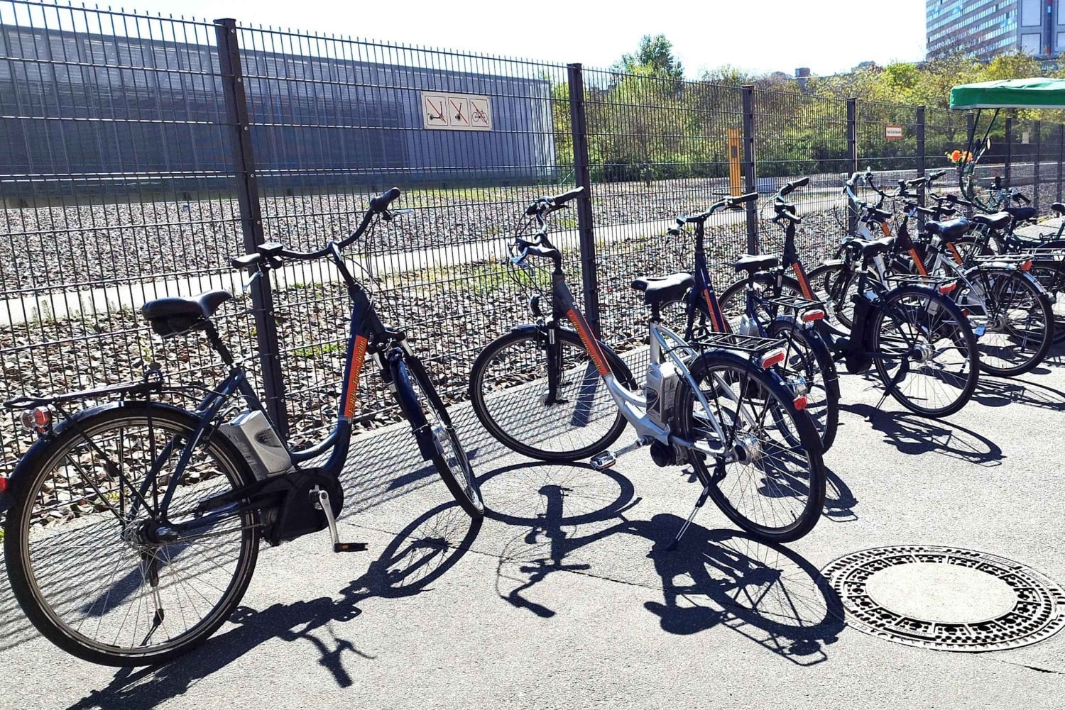 Berlin (E)Bike Tour Historical Highlights in Small groups