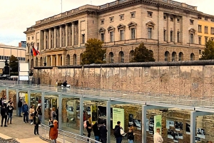 Berlin (E)Bike Tour Historical Highlights in Small groups