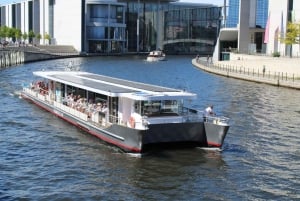 Berlin: East Side Gallery Spree Cruise in a Solar Catamaran