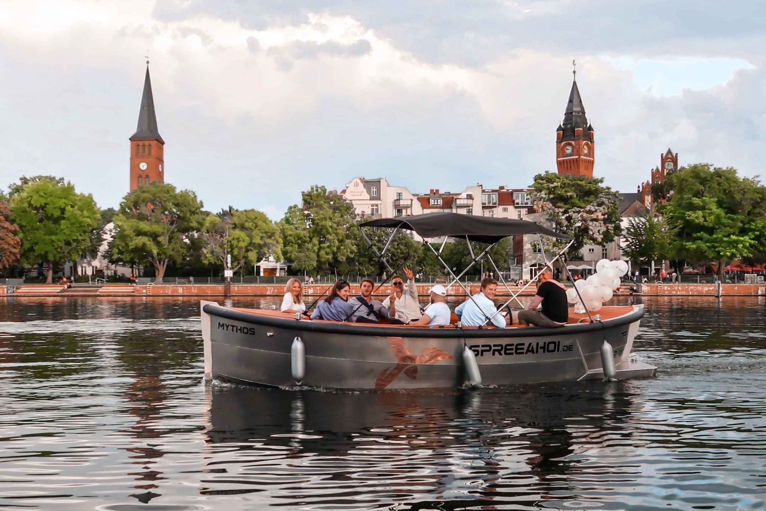 Berlin: Electric Boat Rental for self-driving 2 hrs