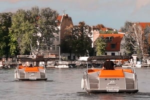 Berlin: Electric Boat Rental for self-driving 2 hrs