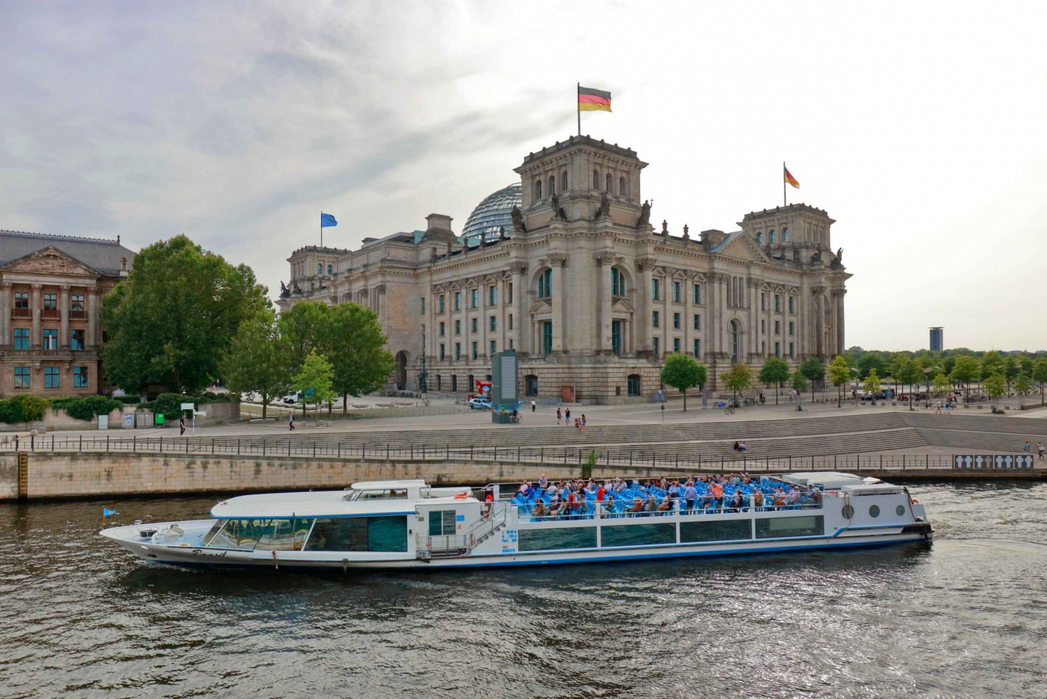 Berlin: Evening City Sightseeing Cruise