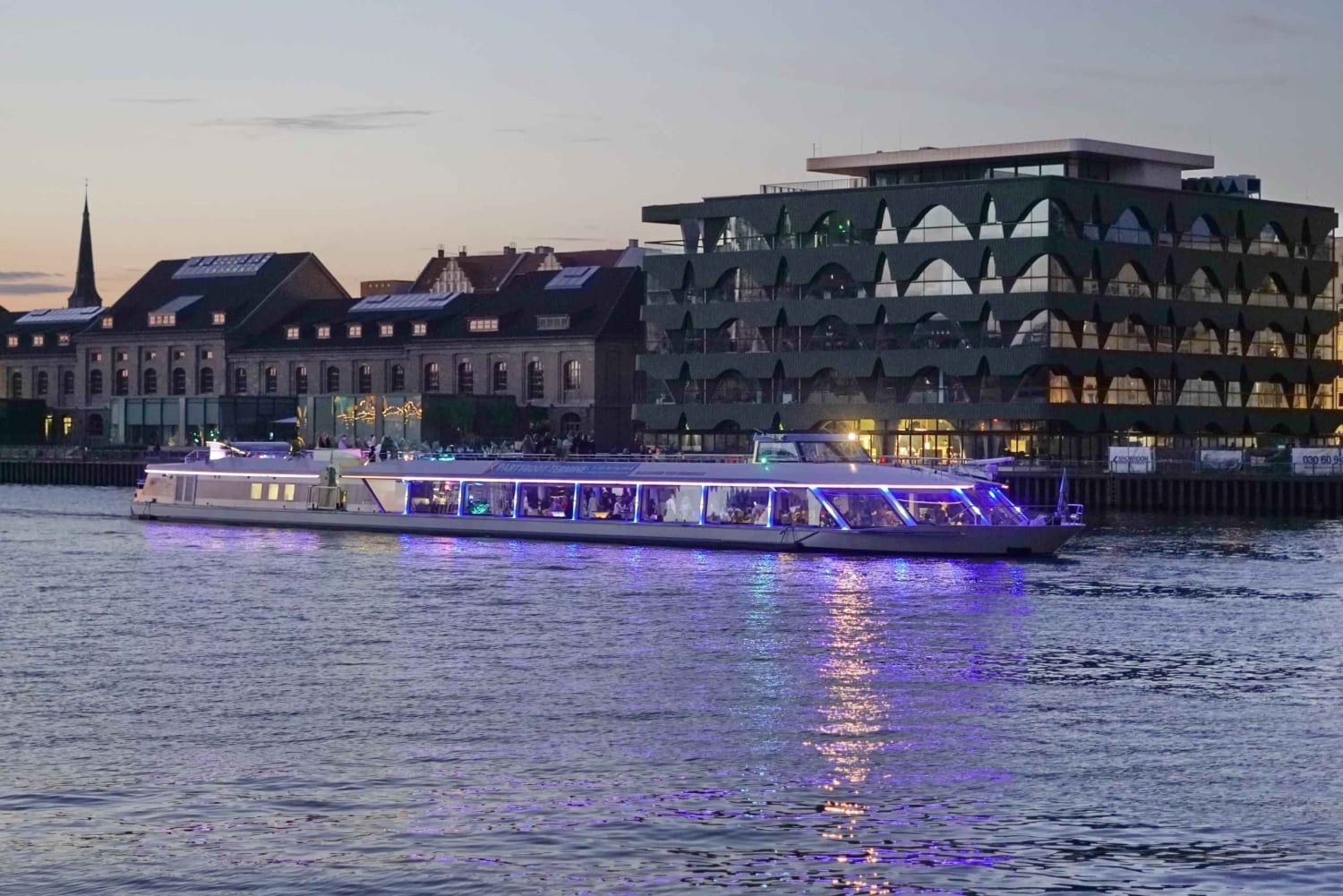 Berlin: Evening City Sightseeing Cruise