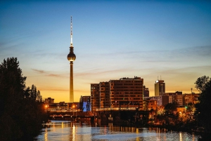 Berlin: Evening City Sightseeing Cruise