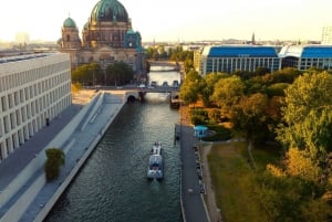 Berlin: Abendliche Sightseeing-Flussfahrt auf der Spree