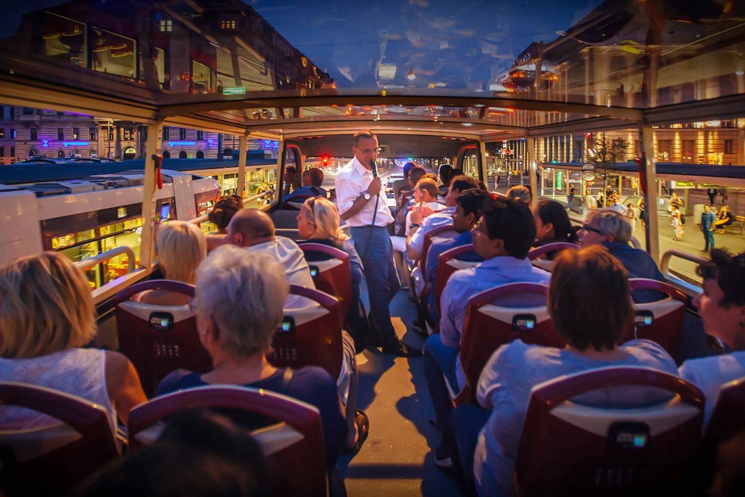 Berlín: Tour turístico nocturno en autobús con comentarios en directo