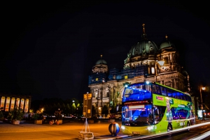 Berlim: Passeio turístico noturno de ônibus com comentários ao vivo