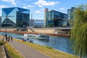 ベルリン：シャルロッテンブルクと政府地区を巡る夜のシュプレー川クルーズをお楽しみください