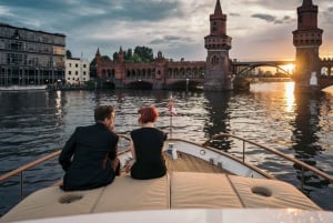 Berlin : Croisière en bateau en soirée avec apéritif et dîner facultatif