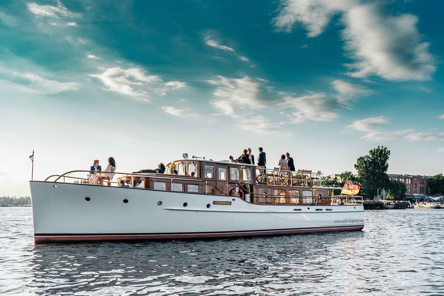 Berlin : croisière en yacht en soirée avec apéritif