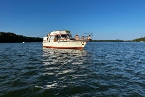 Berlin: Exclusive Berliner Seen Tour auf 'DDR-Bonzen-Yacht' SCHMÖCKWITZ