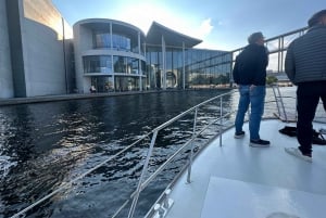 Berlin: Exclusive Berliner Seen Tour auf 'DDR-Bonzen-Yacht' SCHMÖCKWITZ