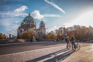 Berlin: Express Walk with a Local in 90 minutes