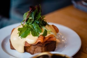 Berlin: Fine Dining Breakfast with Champagne in Schoneberg