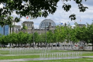 Berlin: Government Quarter Tour and Reichstag Dome Visit