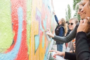 Berlin : Atelier de graffiti au mur de Berlin