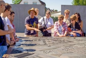 Berlín: tour guiado de 4 horas en autobús y grupo reducido por Sachsenhausen