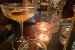 Berlin: Exclusive Bar-Hopping Tour with Signature Drinks
