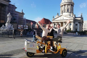 Berlin : Visite touristique guidée avec les vélos de conférence