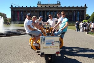 Berlín: Tour turístico guiado con bicicletas de conferencias