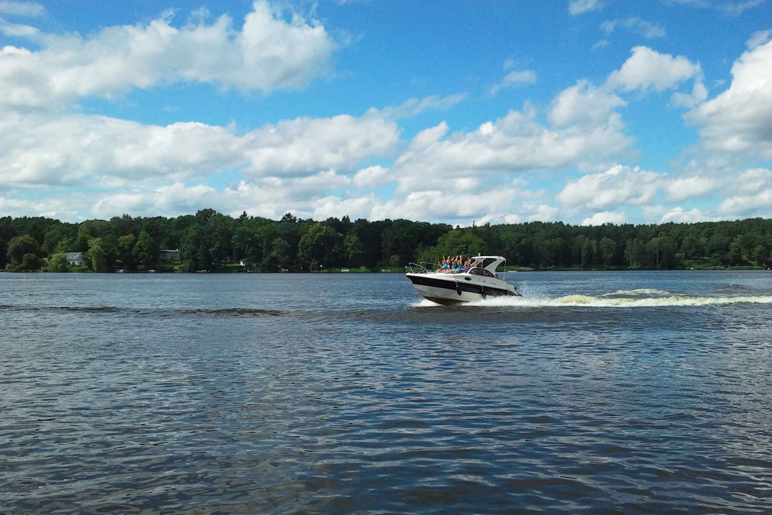 Berlin: Guidet sydberlinsk yacht-tur med svømmestop (slap af)