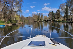 Berlin: Guidet sydberlinsk yacht-tur med svømmestop (slap af)