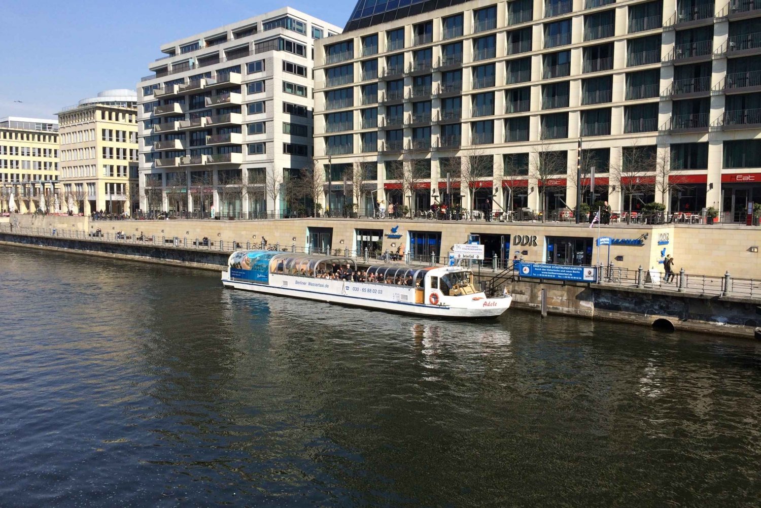 Berlin: Boat Sightseeing Cruise with Audioguide