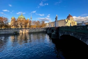 Berlin: Guided Walking Tour in English