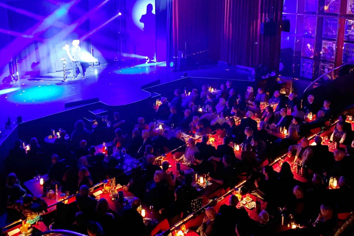 Berlin: Highlight-show «FLYING LIGHTS» – varietéforestilling