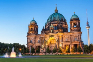 Búsqueda del tesoro autoguiada y visita guiada a lo más destacado de Berlín