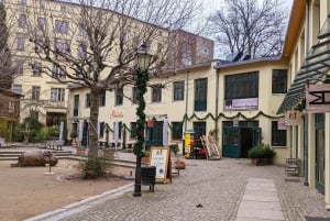 Berlin: Historic Backyards Guided Neighbourhood Walk