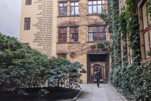 Berlin: Historic Backyards Guided Neighbourhood Walk